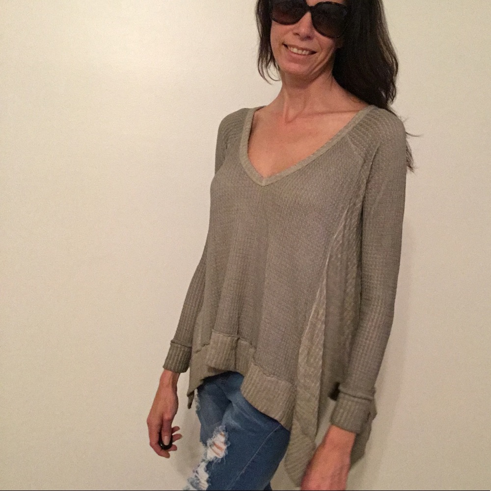 🛍FINAL PRICE🛍 V-Neck Long Sleeve Top - Picture 3 of 7